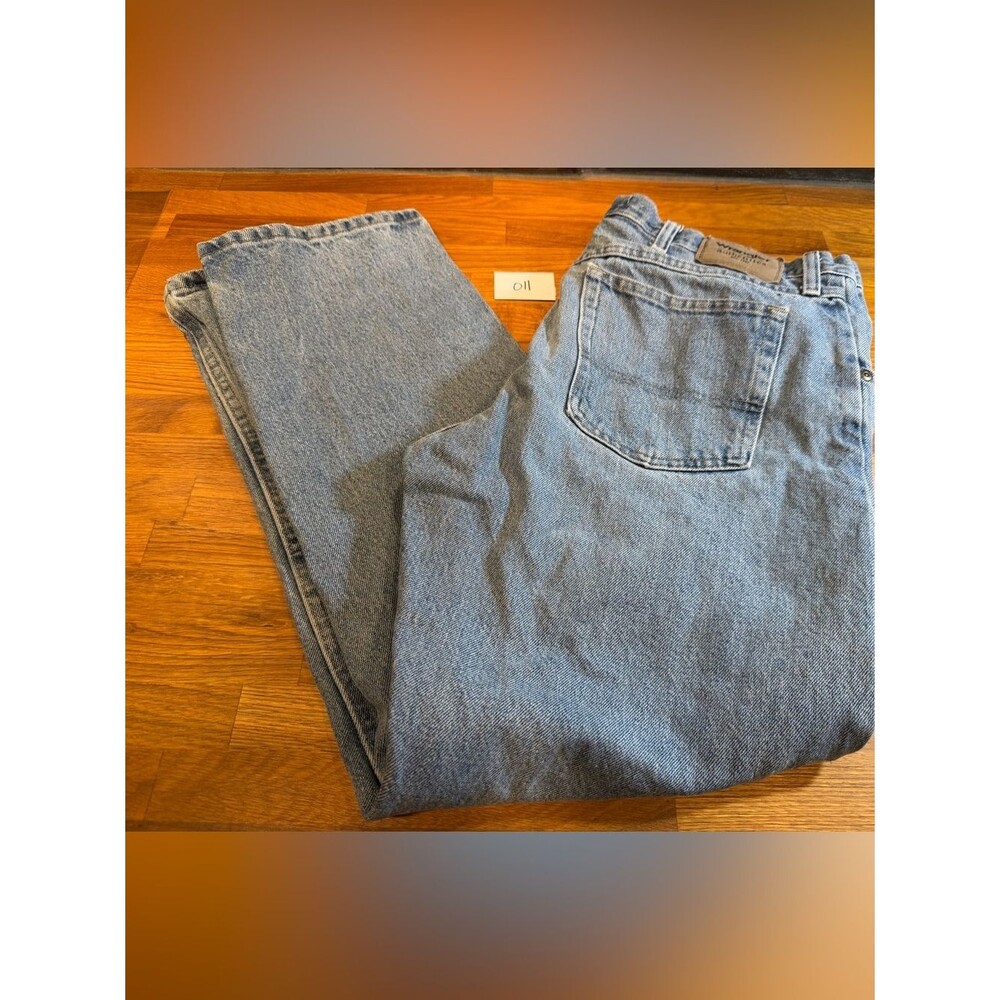 Wrangler Authentics Men's Light Blue Relaxed Fit Jeans- size 36X29. (011)